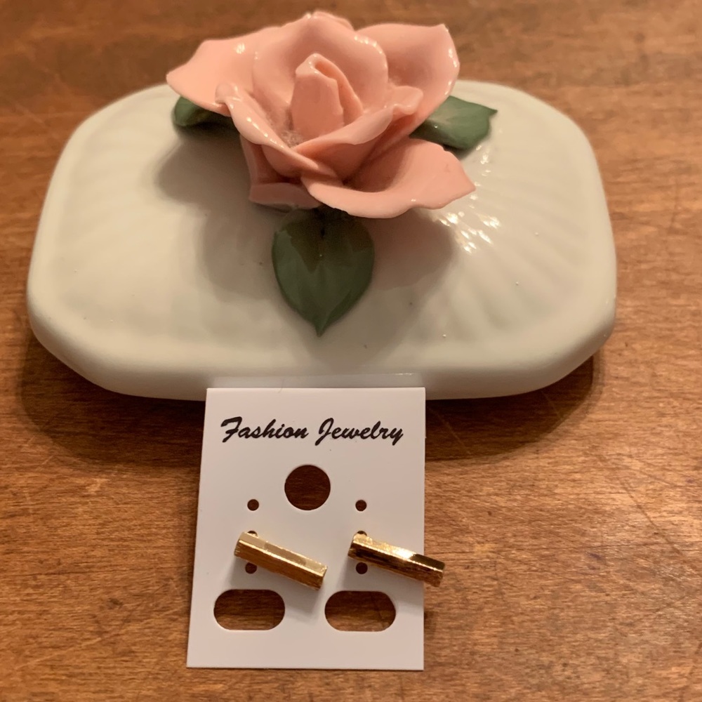 Fashion Earrings - Gold Bar (Short)